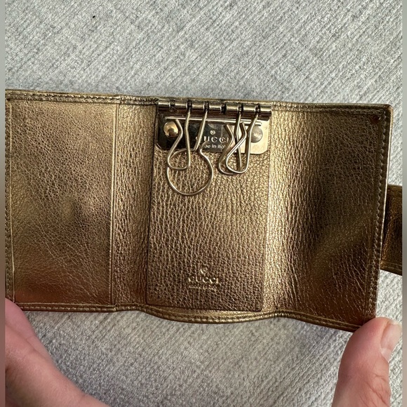 Gucci Canvas Leather Monogram Key Case Holder Gold GUC - Picture 4 of 10